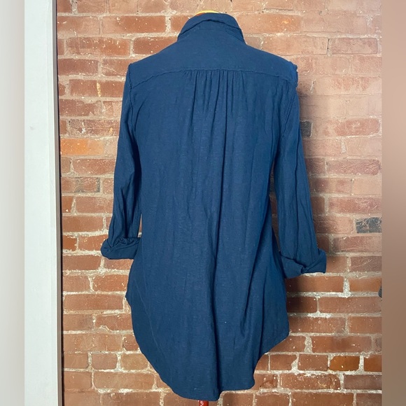 Like new-Cut Loose Relaxed Button Down in blue, S - Picture 3 of 11